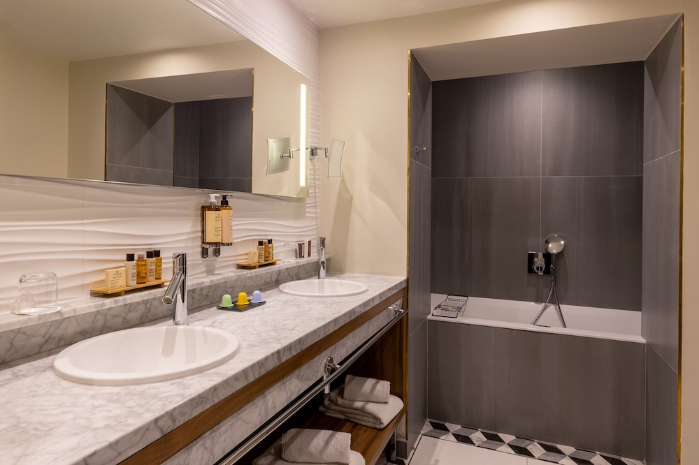 Junior Suite thumbnail 6