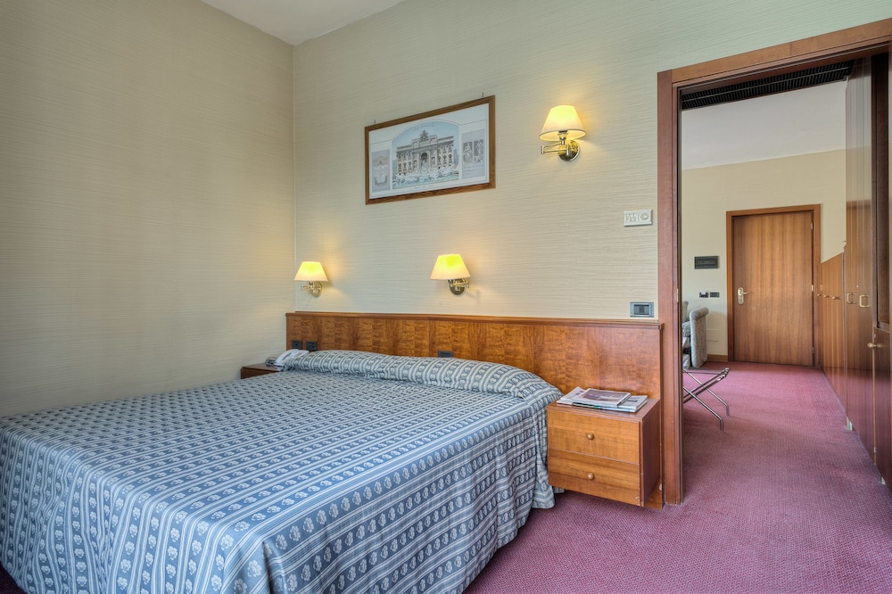 Basic Quadruple Room photo 2