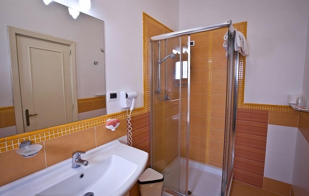 Superior Double Room Single Use photo 3
