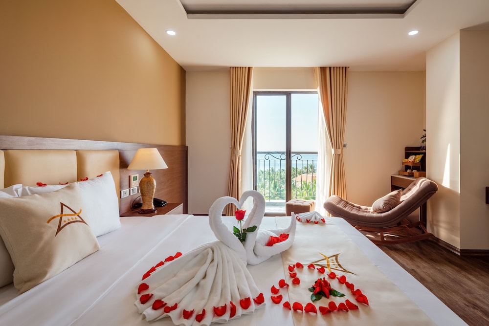 Signature Suite, 2 Bedrooms, Bathtub, Ocean View photo 3