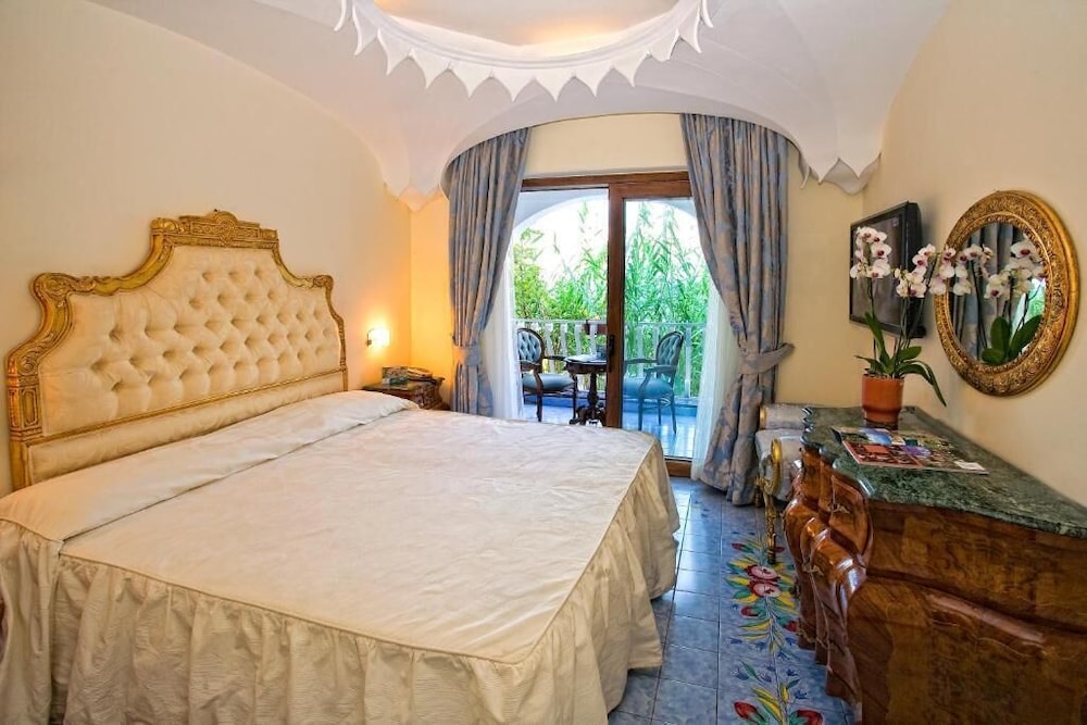 Suite, Balcony