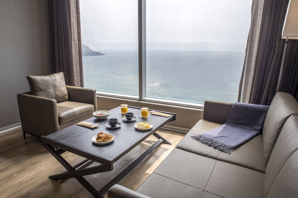 Junior Suite, 1 King Bed, Oceanfront - Photo 6