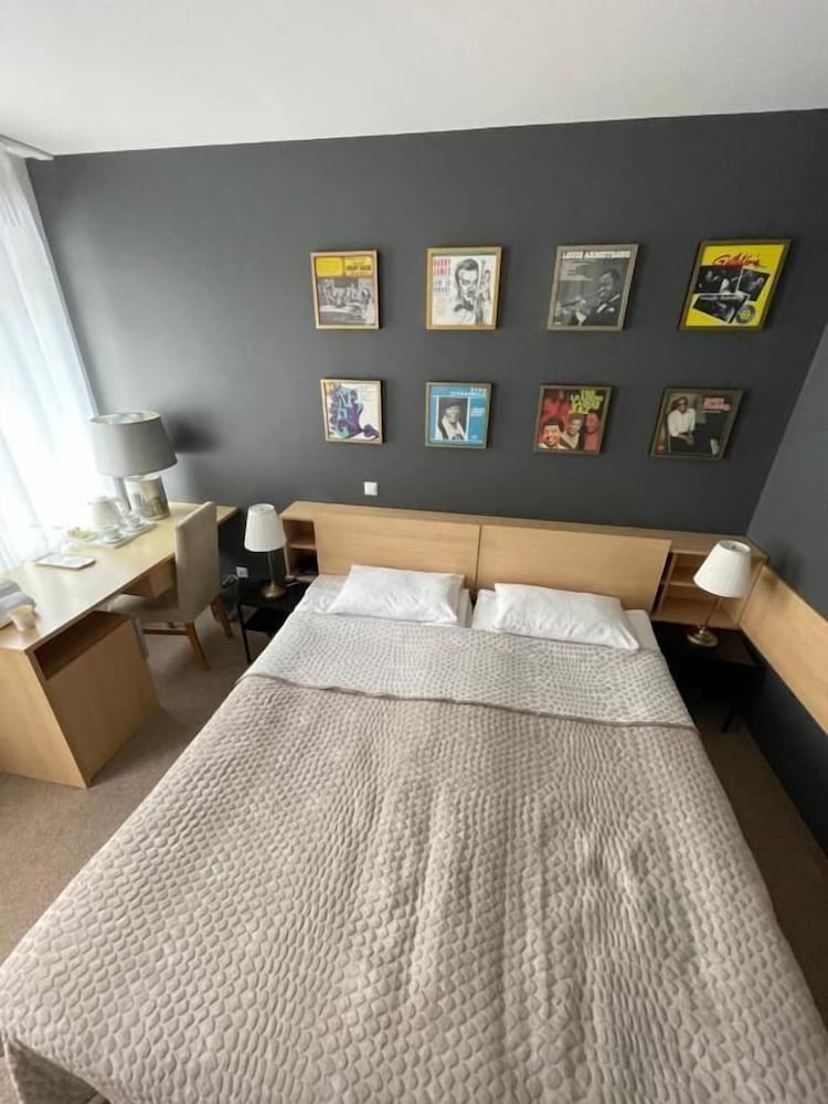 Standard Double or Twin Room - Photo 4