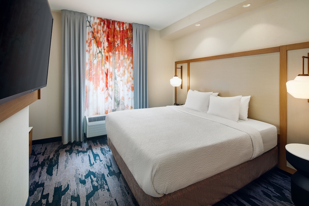 Suite, 1 Bedroom (Mobility/Hearing Access, Transf Shwr)