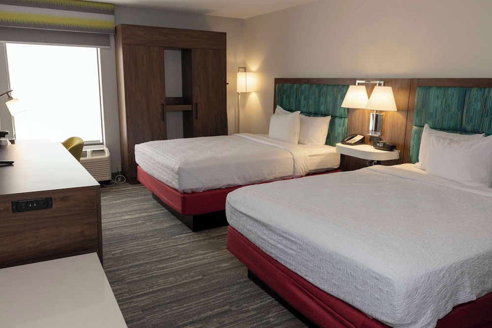 Two Double Beds Accessible - Photo 9