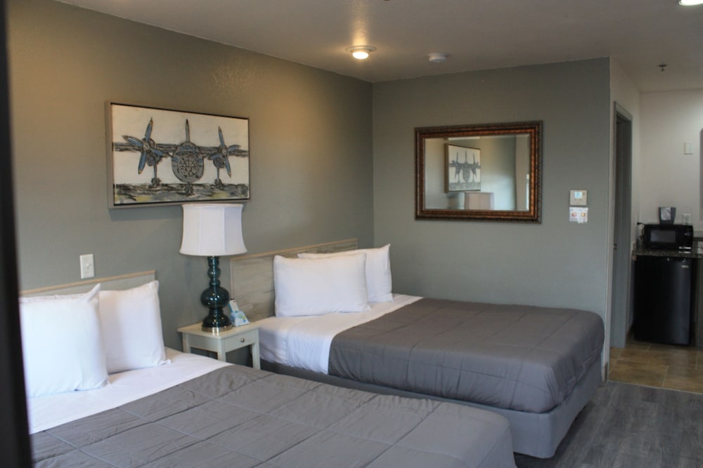 Standard Double Room, Ensuite (2 Double Beds ) - Photo 2