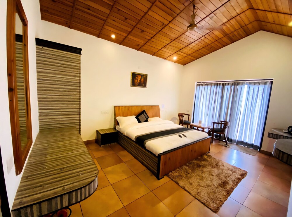 Deluxe Double Room, Balcony, Hill View