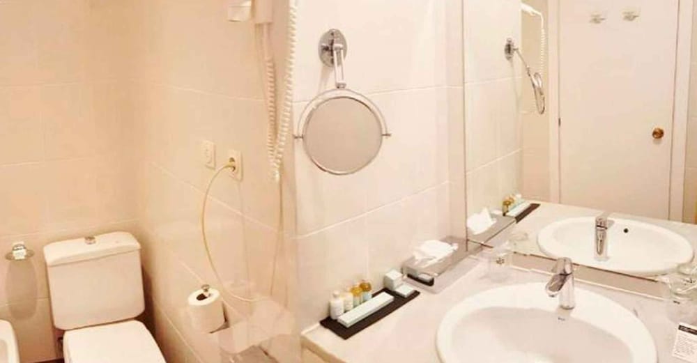 Standard Double Room - Photo 4