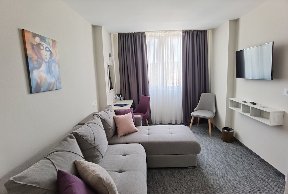Family Room - Photo 1