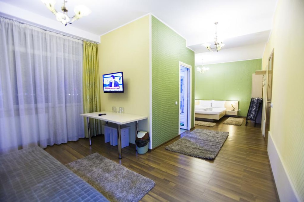 Superior Suite, 1 Queen Bed with Sofa bed, Non Smoking photo 3
