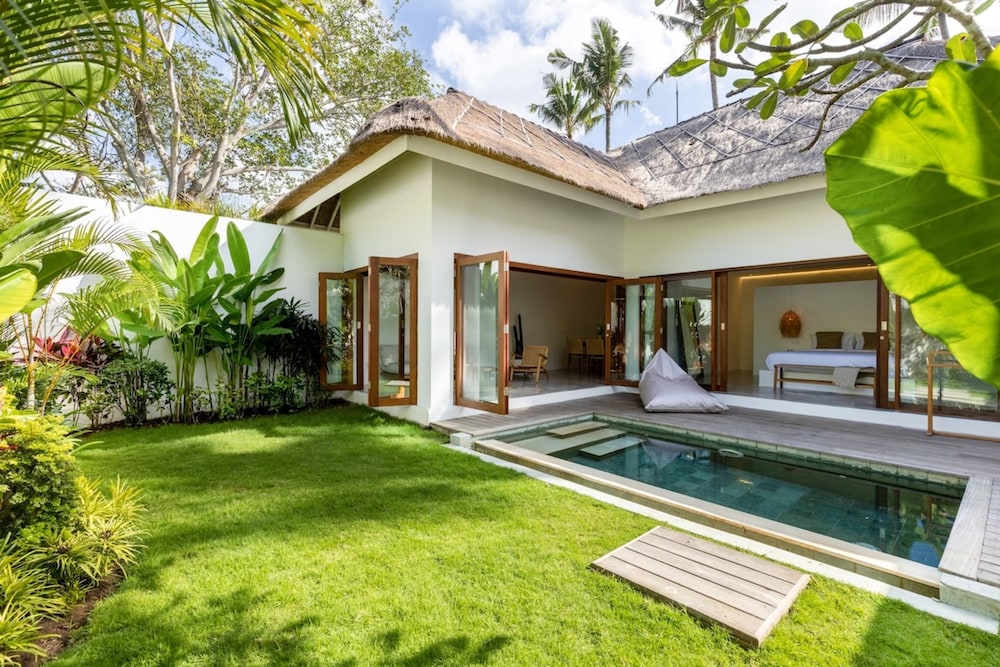Basic Villa, 1 King Bed photo 3