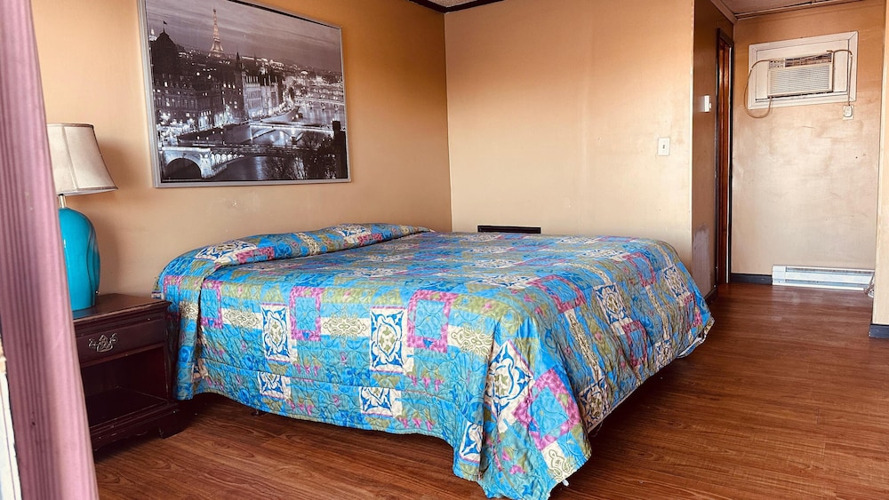 Room, 1 King Bed, Non Smoking - Photo 1