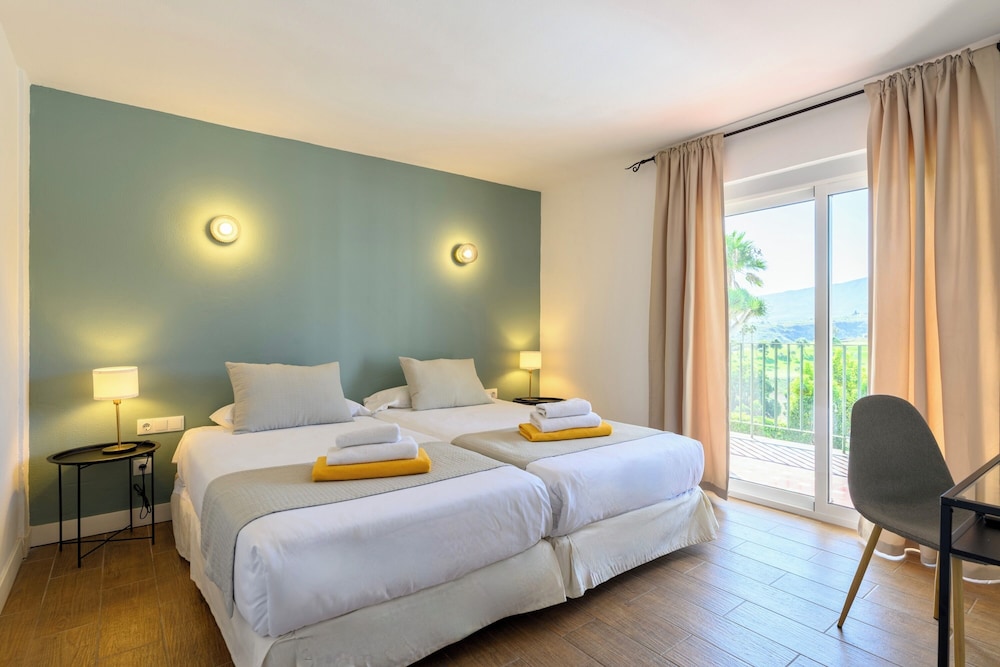 Economy Double Room, Bathtub