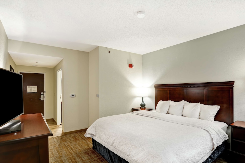 Room, 1 King Bed, Accessible, Bathtub - Photo 3