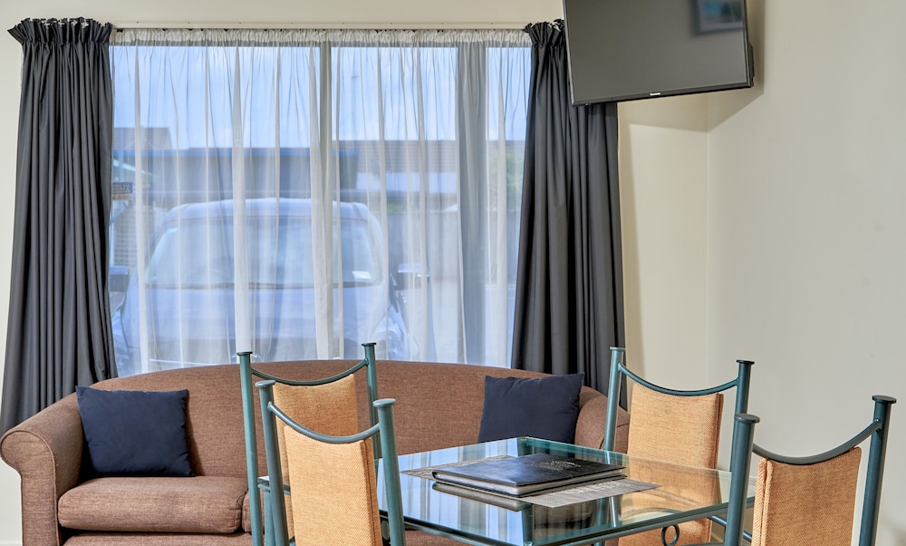 Suite, 1 Bedroom, Non Smoking, Kitchenette (Suite, spa bath) photo 3