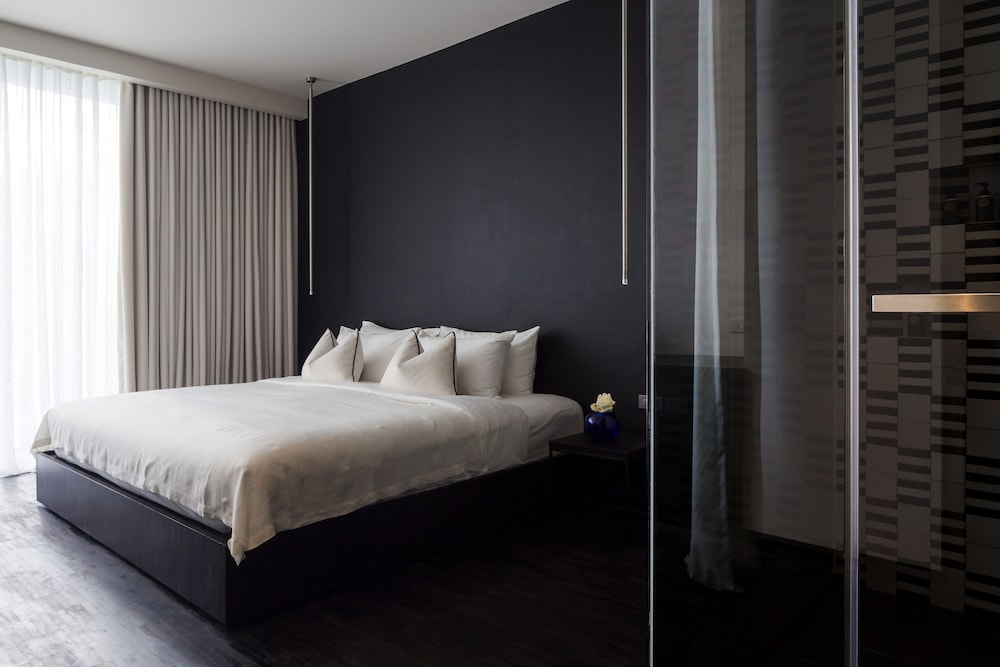Standard Room, 1 King Bed photo 2