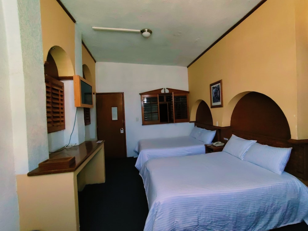 Standard Room, 2 Double Beds photo 3