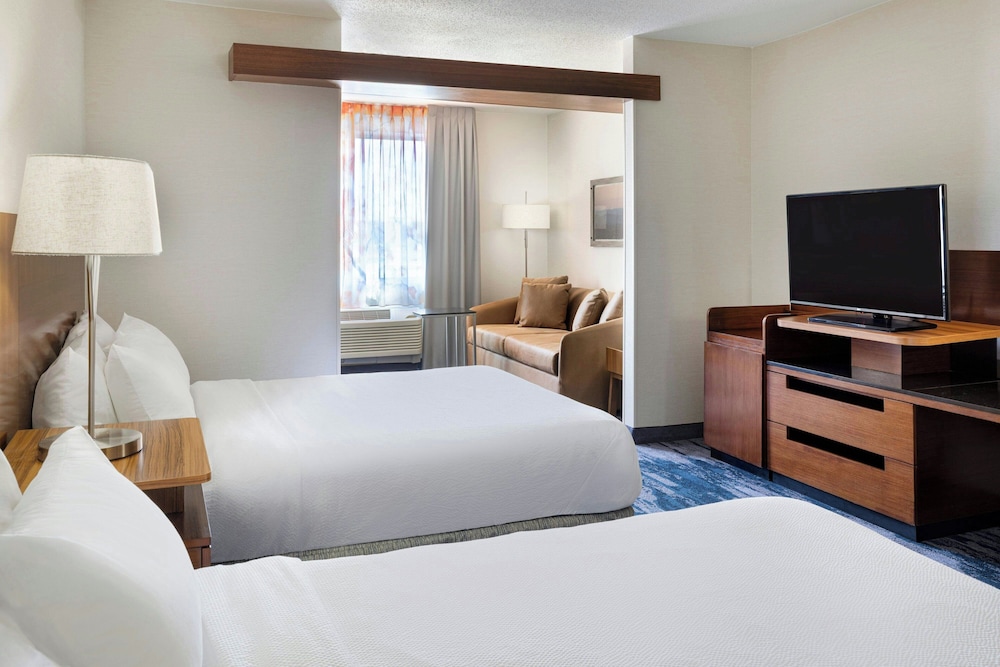 Suite, Multiple Beds (Mobility/Hearing Accessible, Tub) photo 2