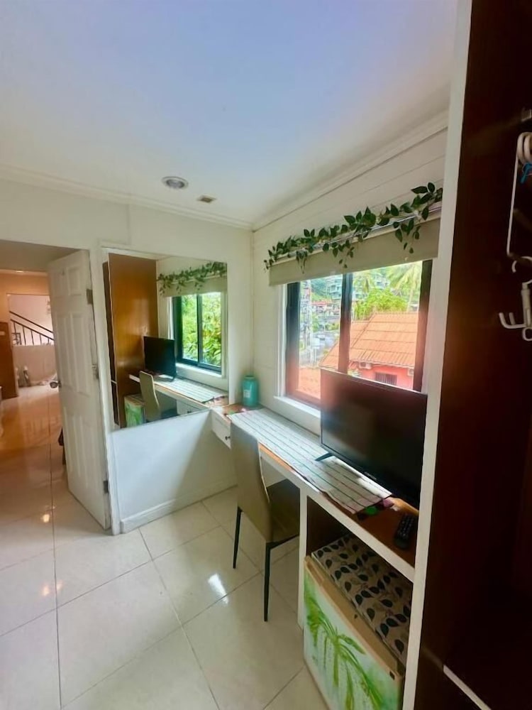 Family Room, Garden View photo 3