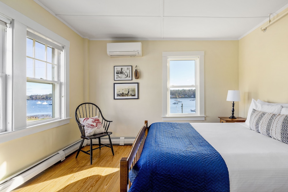 Outer Harbor View Suite (1, 3, 5, 7) photo 1