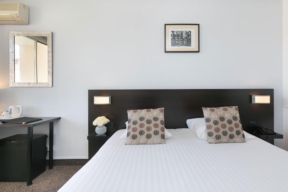 Superior Room, 1 King Bed, Non Smoking, Balcony (Twin bed on request) - Photo 3