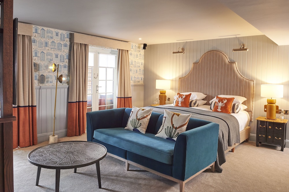 Signature Suite - Photo 1