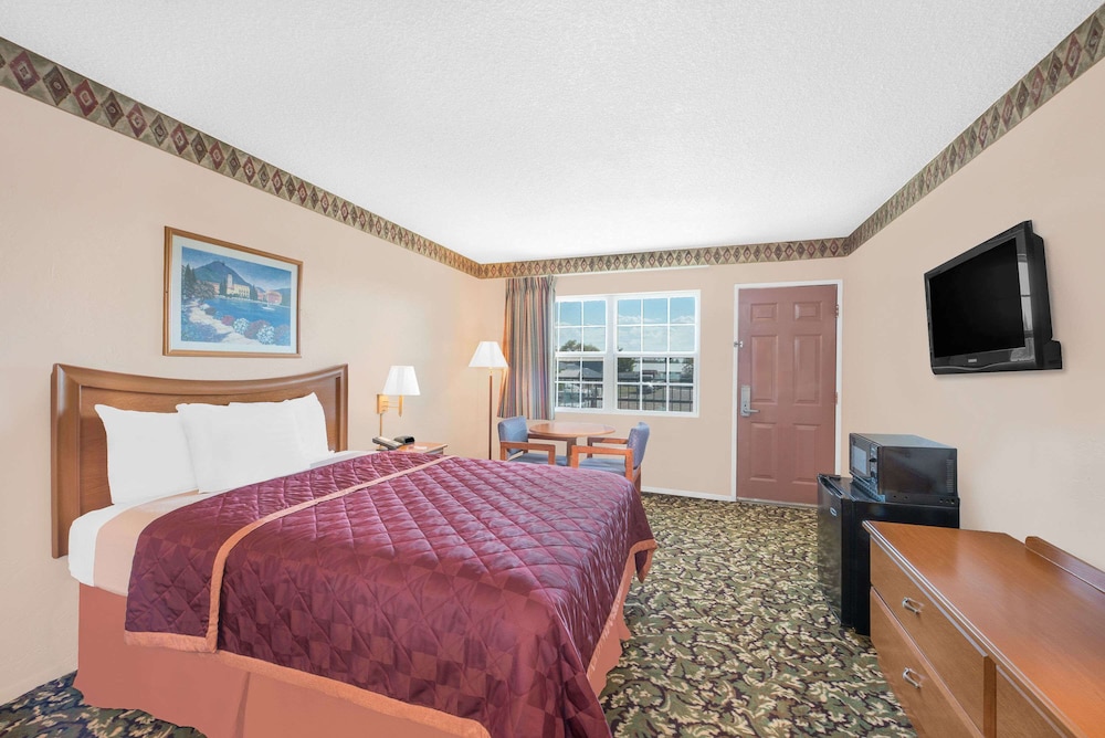 Comfort Suite, 1 King Bed, Non Smoking - Photo 1