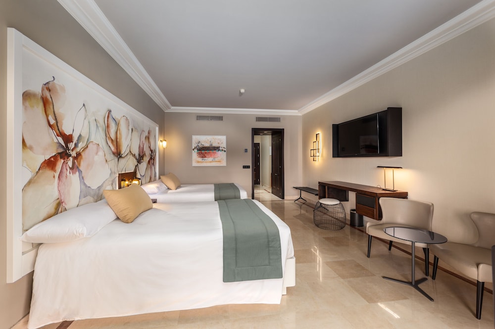 Family Room (2 Adults + 1 or 2 Children)