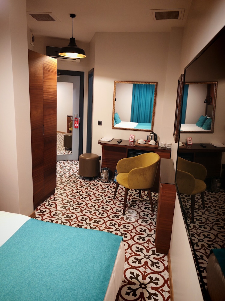 Economy Room photo 3