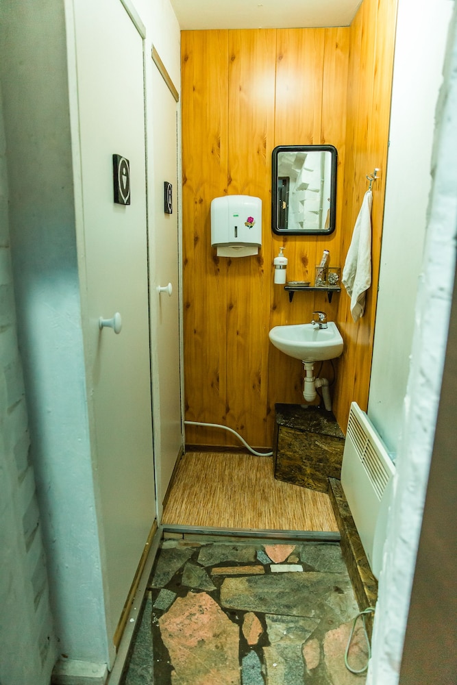 Economy Shared Dormitory, Mixed Dorm (One bed in 16 Bed Dorm) photo 3