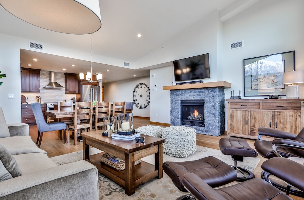 W309 Three Bedroom Premier Condo