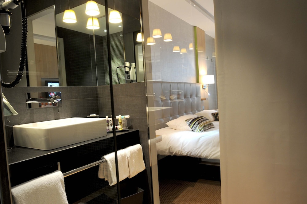 Room, Multiple Beds - Photo 9