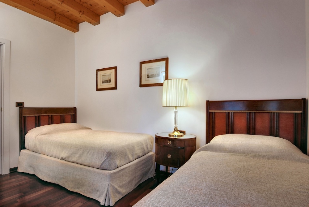 Twin Room, 2 Twin Beds photo 2