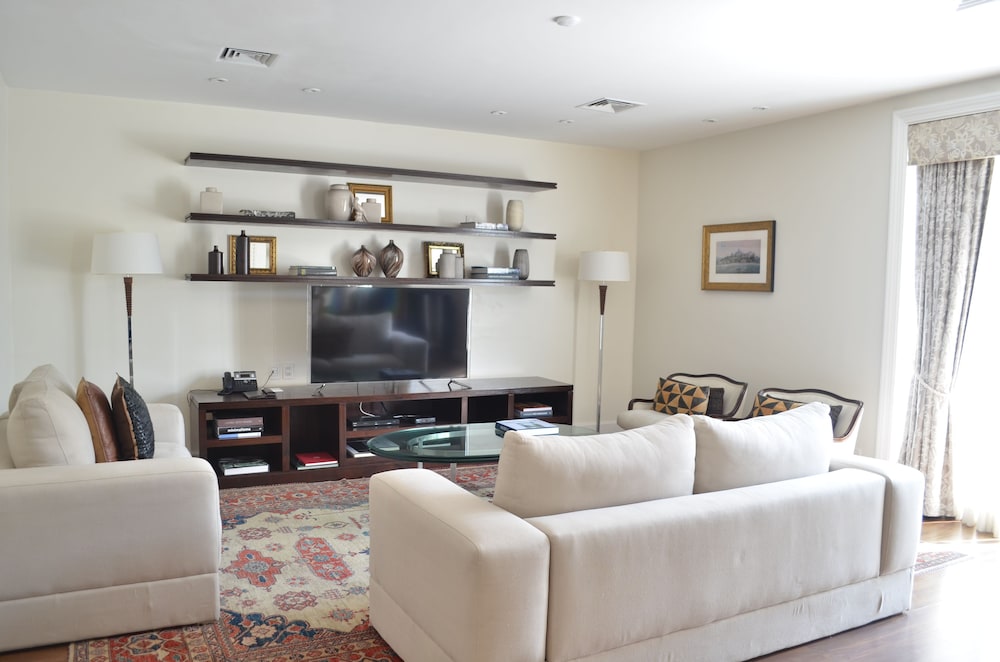 Executive Suite, City View