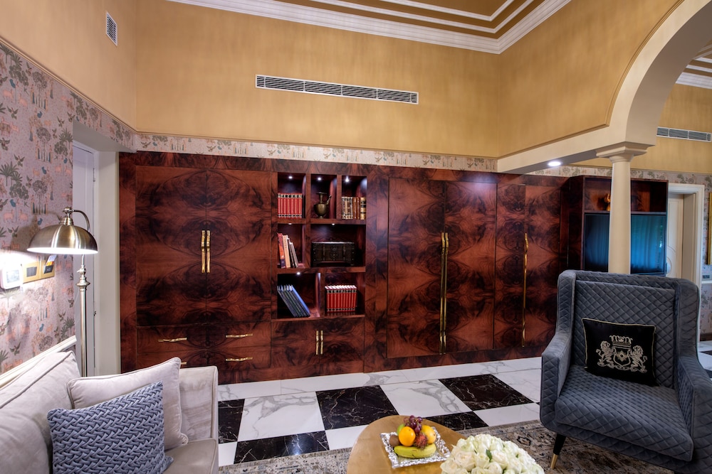 Suite, Non Smoking (Heritage Parlor)
