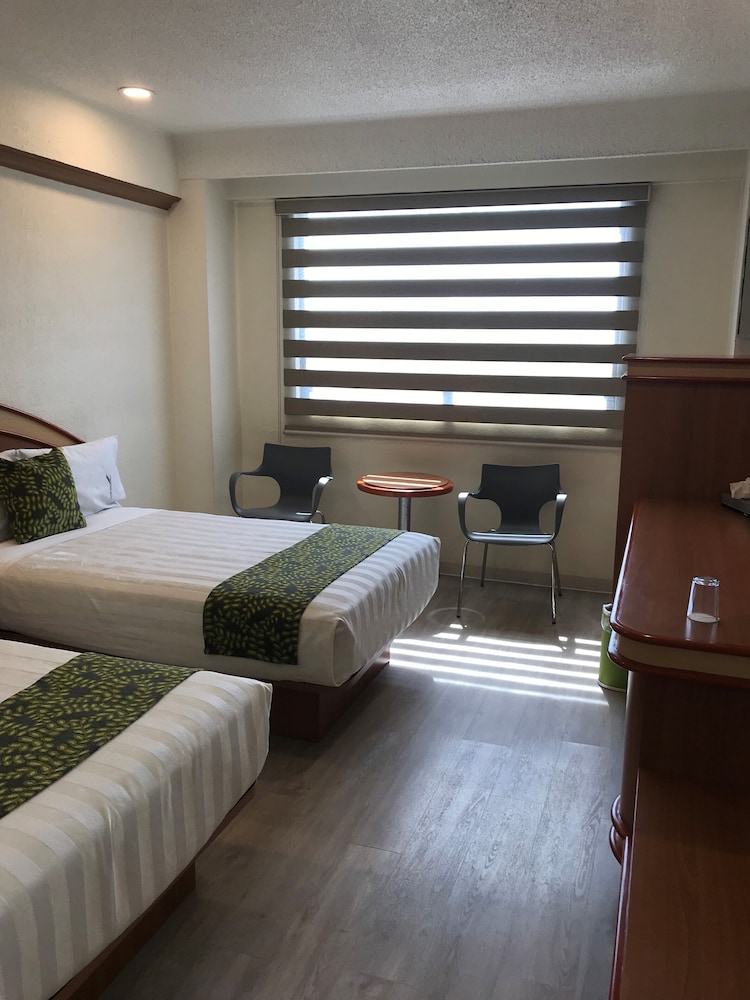 Deluxe Quadruple Room, 2 Double Beds, Non Smoking photo 2