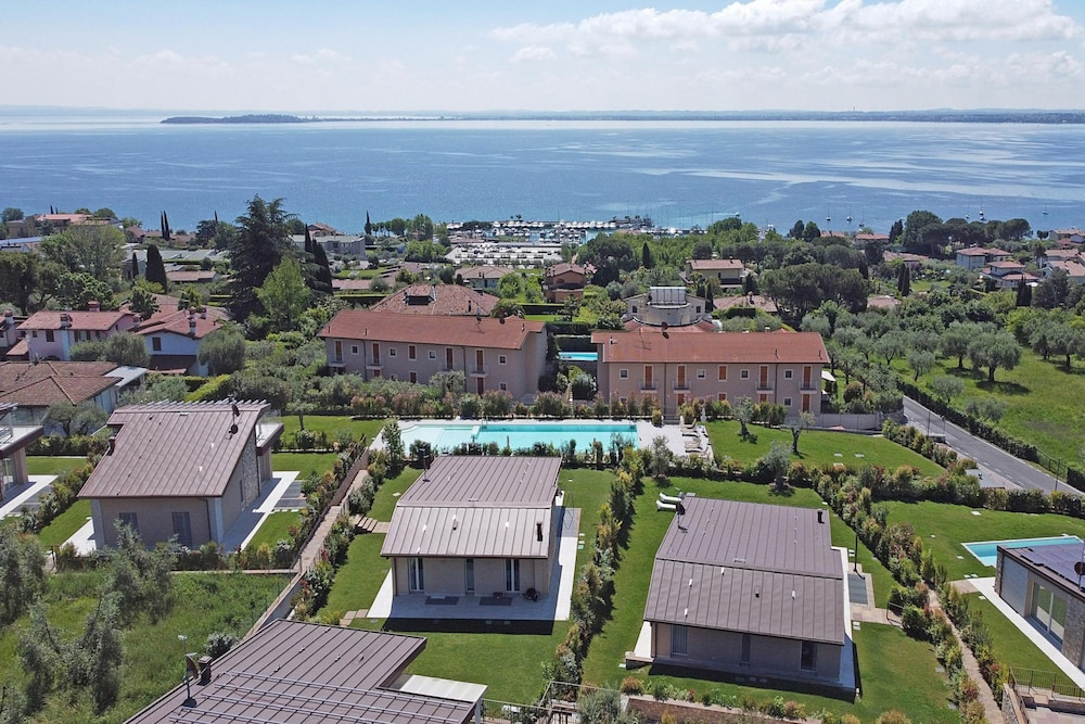 Villa photo 2