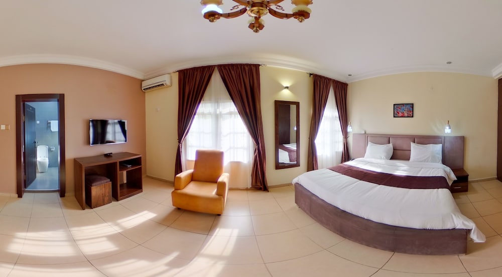 Deluxe Room - Photo 16
