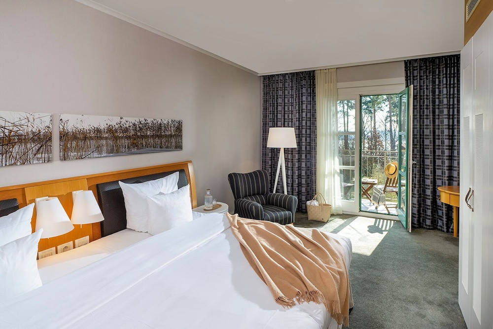 Suite, Lakeside photo 2