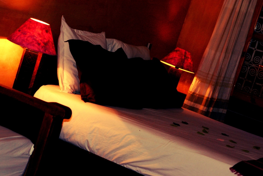 Suite (Kundun) photo 1
