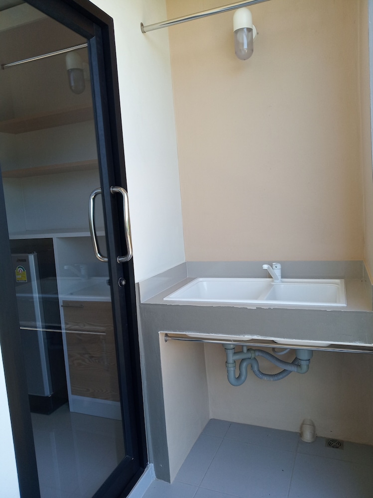 Standard Twin Room - Photo 3