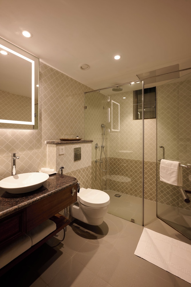 Premium Double Room With Balcony - Photo 2