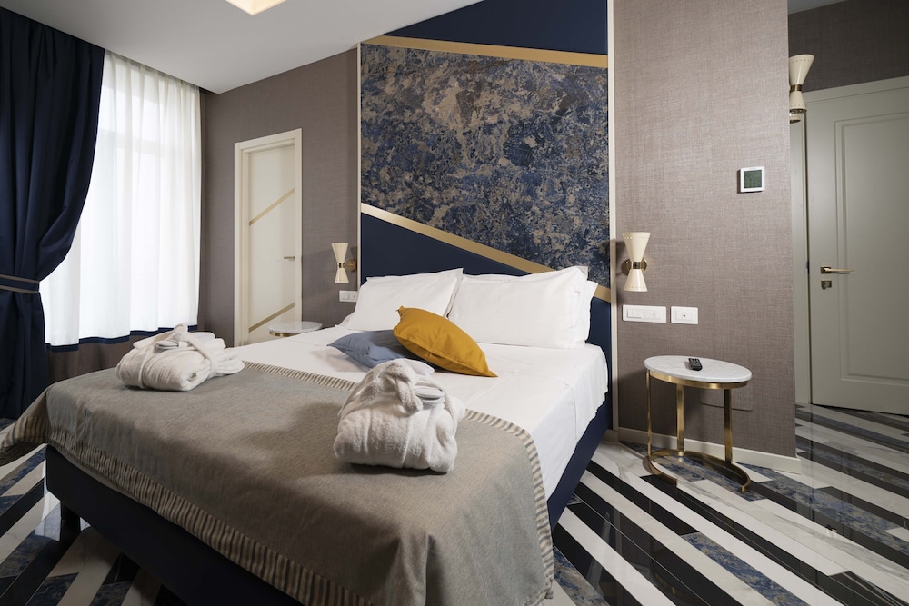 Suite, Sea View