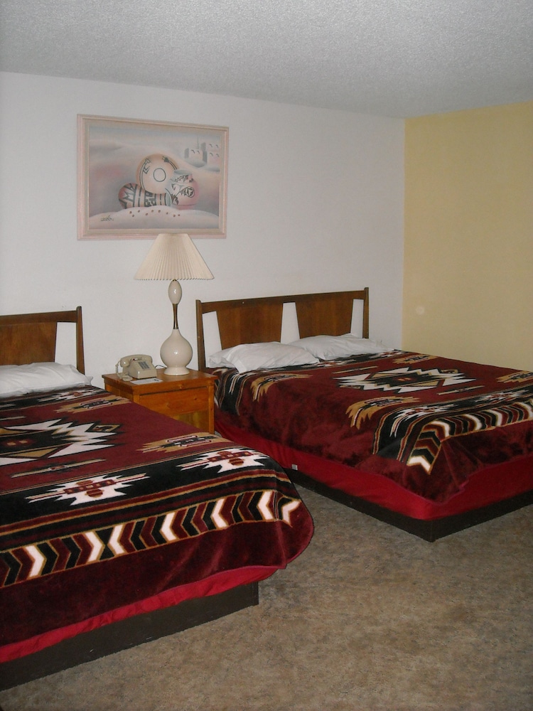 Basic Room, 2 Queen Beds photo 1