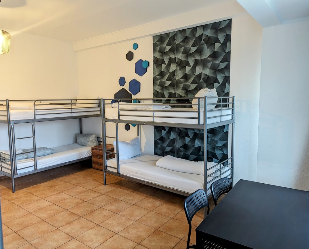 Shared Dormitory, Men only, Non Smoking, Garden View (6 Beds) photo 3