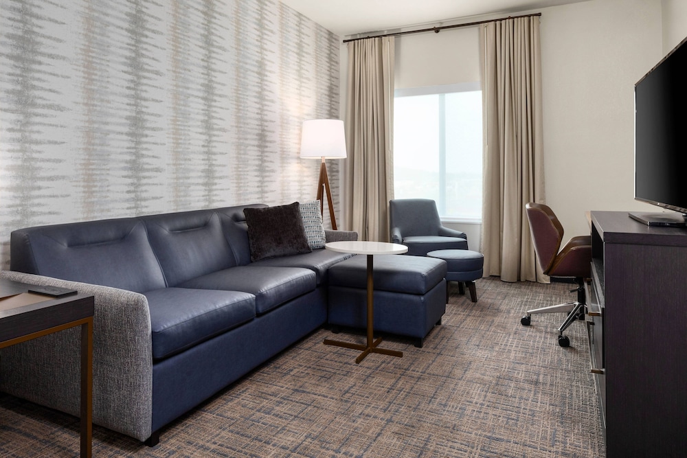 Suite, 1 Bedroom - Photo 8
