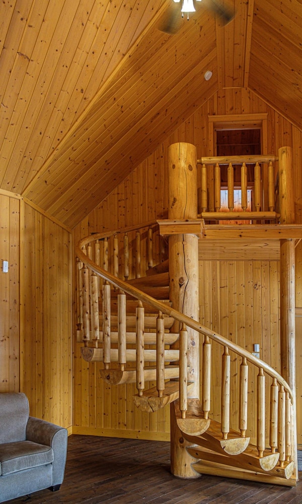 Executive Plus 52 - Beautiful Spacious log Home With Private hot tub Pool, Billede 13