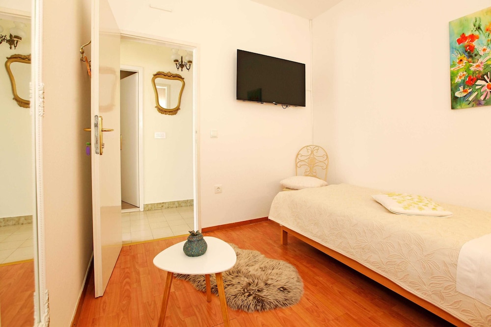 Apartment (Three Bedroom Apartment with Balcony ) photo 2