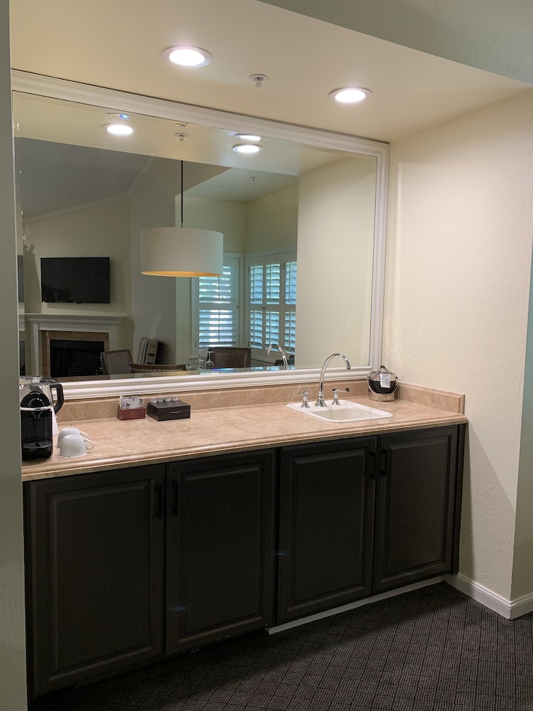 Signature Suite, 1 Bedroom, Non Smoking, Hot Tub - Photo 3
