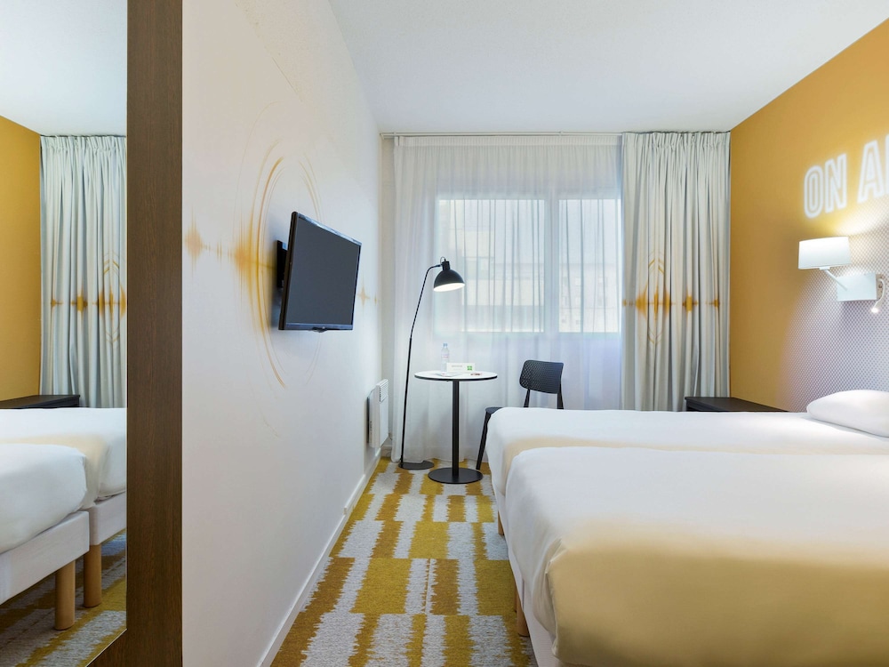Standard Room, 2 Twin Beds - Photo 1